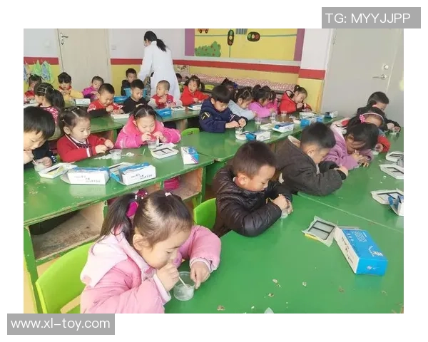 足球明星杨坤的个人简历与精彩瞬间图片展示