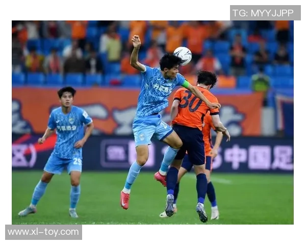 足球明星齐聚青岛激情对决引发球迷热潮盛况空前 足球明星齐聚青岛激情对决引发球迷热潮盛况空前