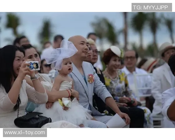 足球明星贝尔与妻子的甜蜜瞬间曝光美丽照片引发热议 足球明星贝尔与妻子的甜蜜瞬间曝光美丽照片引发热议